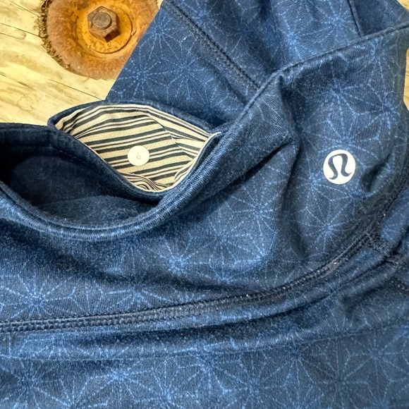 Lululemon Wunder Under Crop II Sashico Star Rugged Blue Size: 6 - Picture 2 of 4